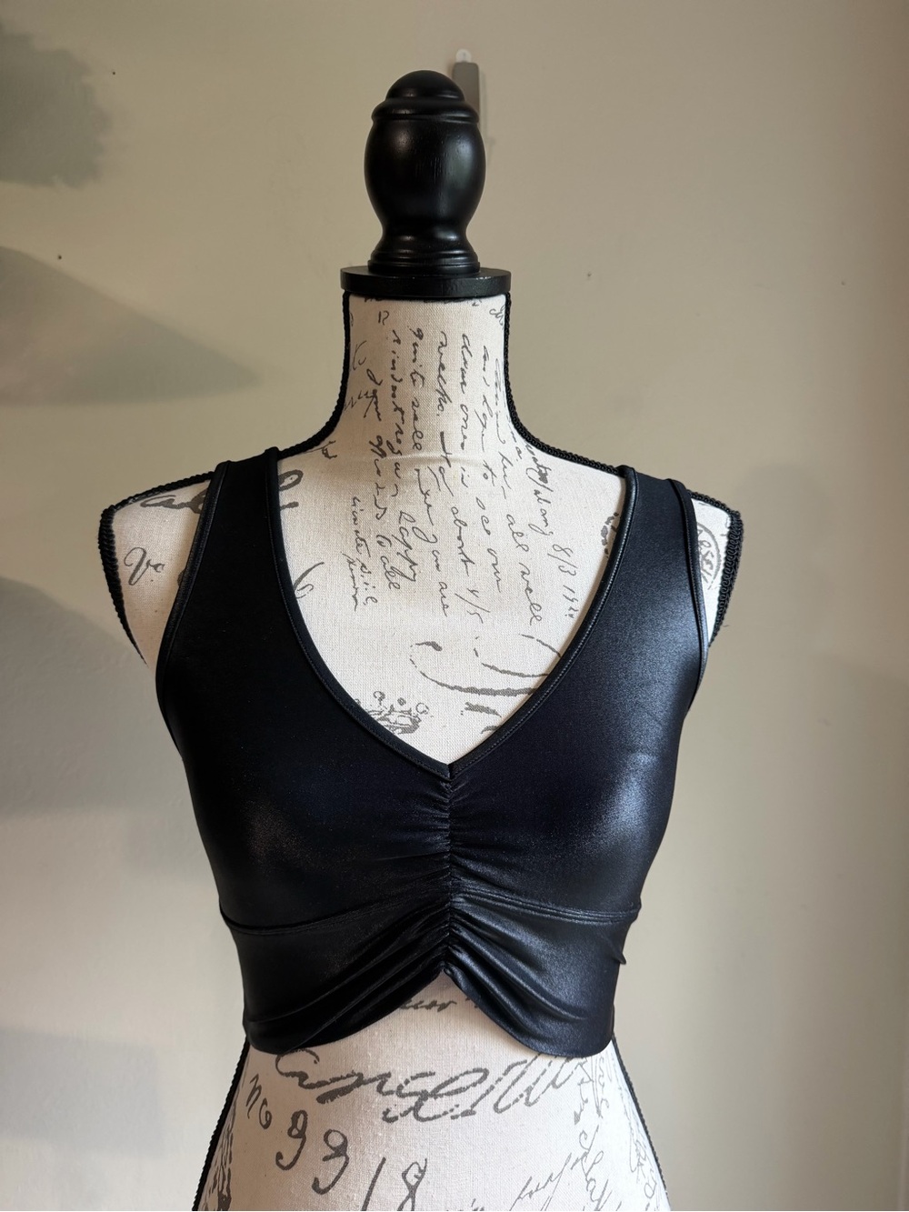ALO Yoga Black Ruched V-Neck Crop Tank